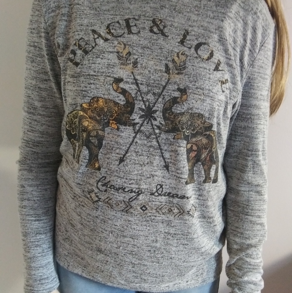 Hooded long-sleeved shirt